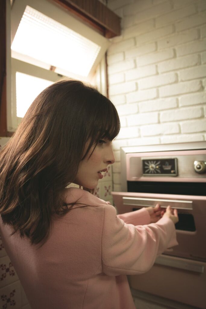 professional oven cleaning: a solution for busy homeowners and restaurateurs